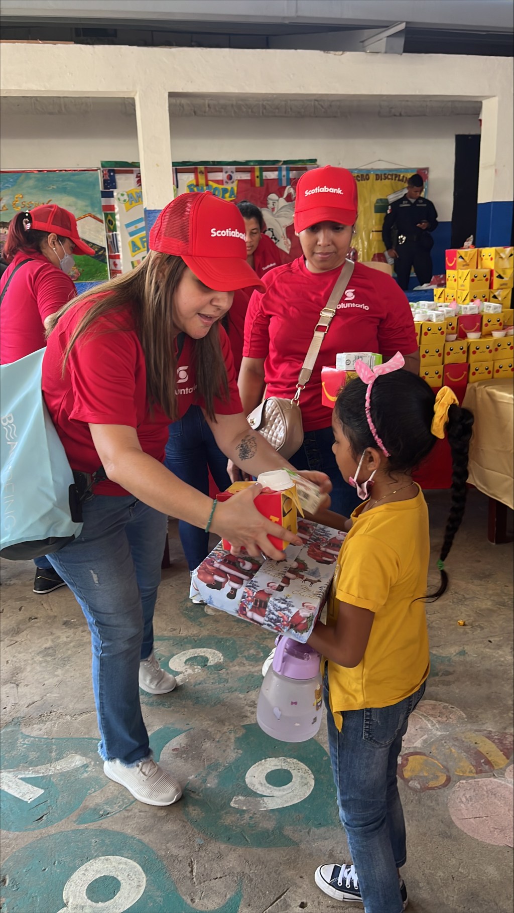 Colaboradores de Scotiabank donan regalos en comunidades de Capira y&nbsp;Veraguas